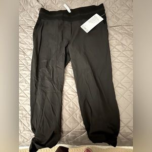 Lululemon black dance studio crop pant size 10.